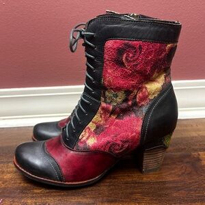 L'Artiste Charming Rose Print Lace Up Heeled Booties Size 8